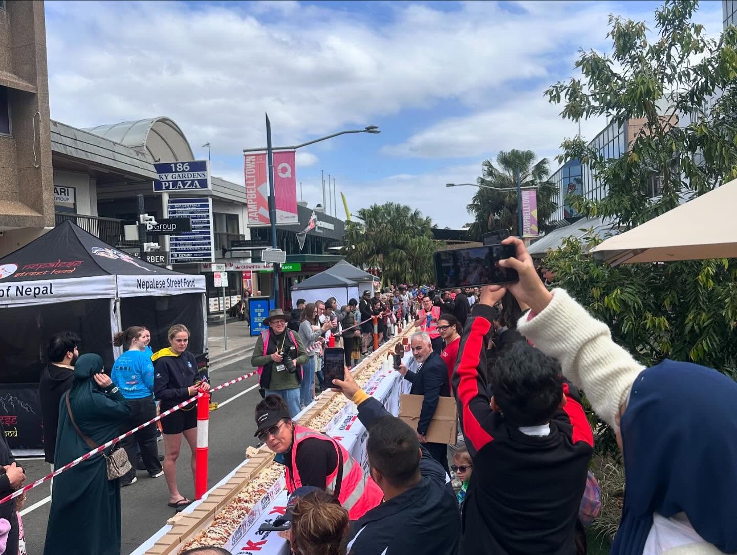 Largest serving of doner kebab meat and chips, world record set in Australia Largest serving of doner kebab meat and chips, world record set in Australia