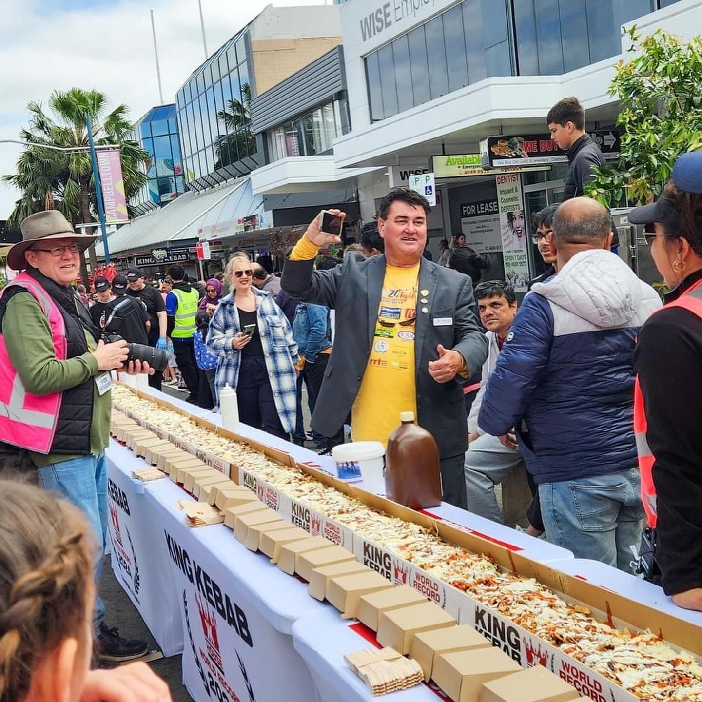 Largest serving of doner kebab meat and chips, world record set in Australia Largest serving of doner kebab meat and chips, world record set in Australia