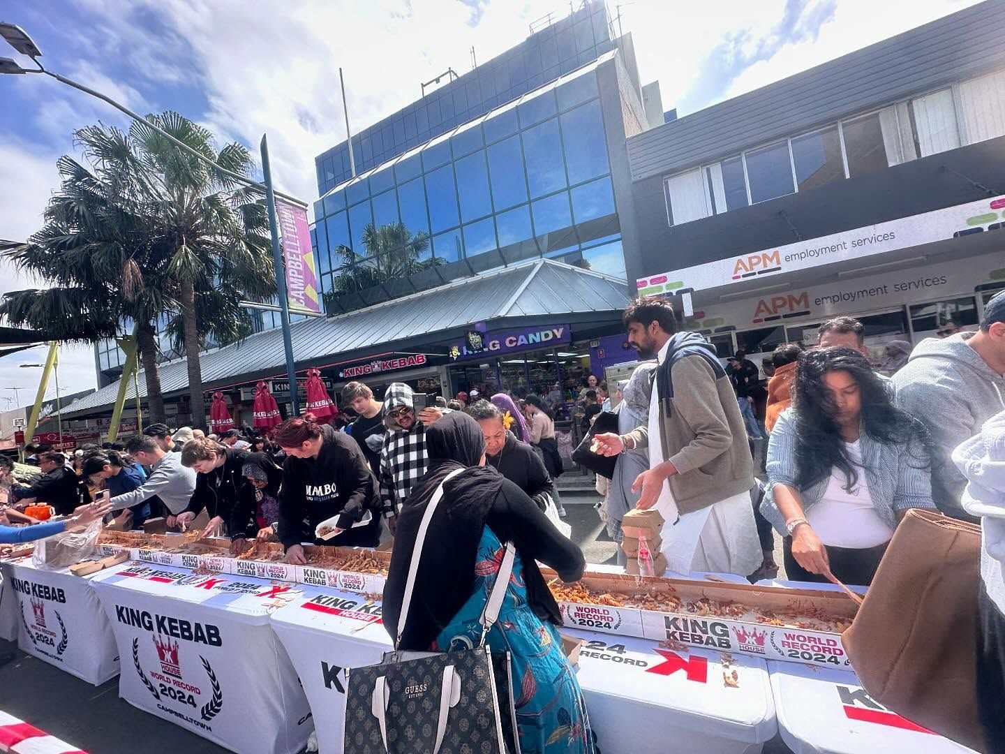 Largest serving of doner kebab meat and chips, world record set in Australia Largest serving of doner kebab meat and chips, world record set in Australia