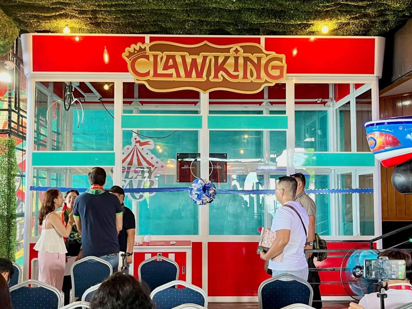
World's Largest Claw Machine, world record in Cebu, Philippin