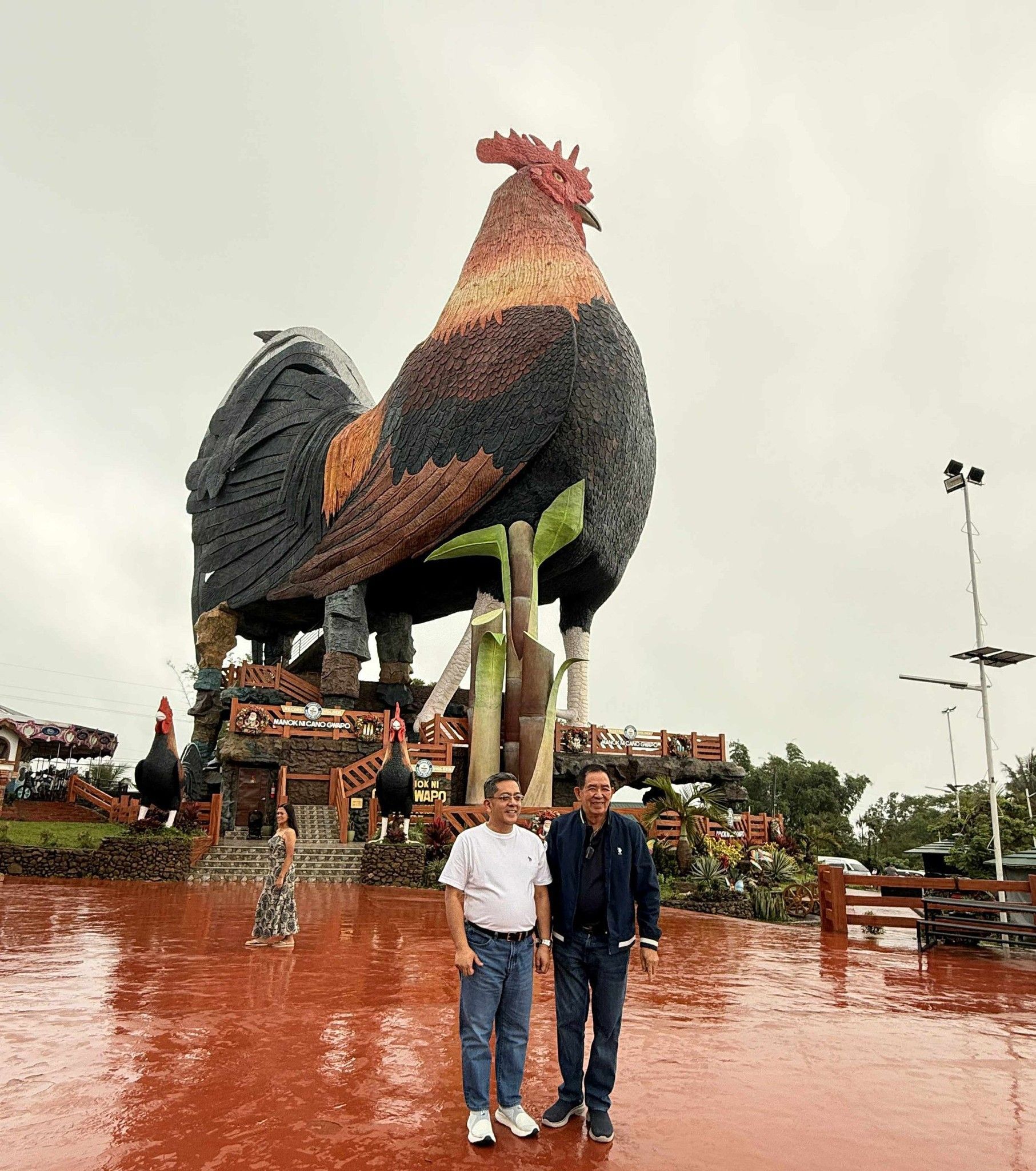 Largest building in the shape of a chicken, world record in Philippines Largest building in the shape of a chicken, world record in Philippines