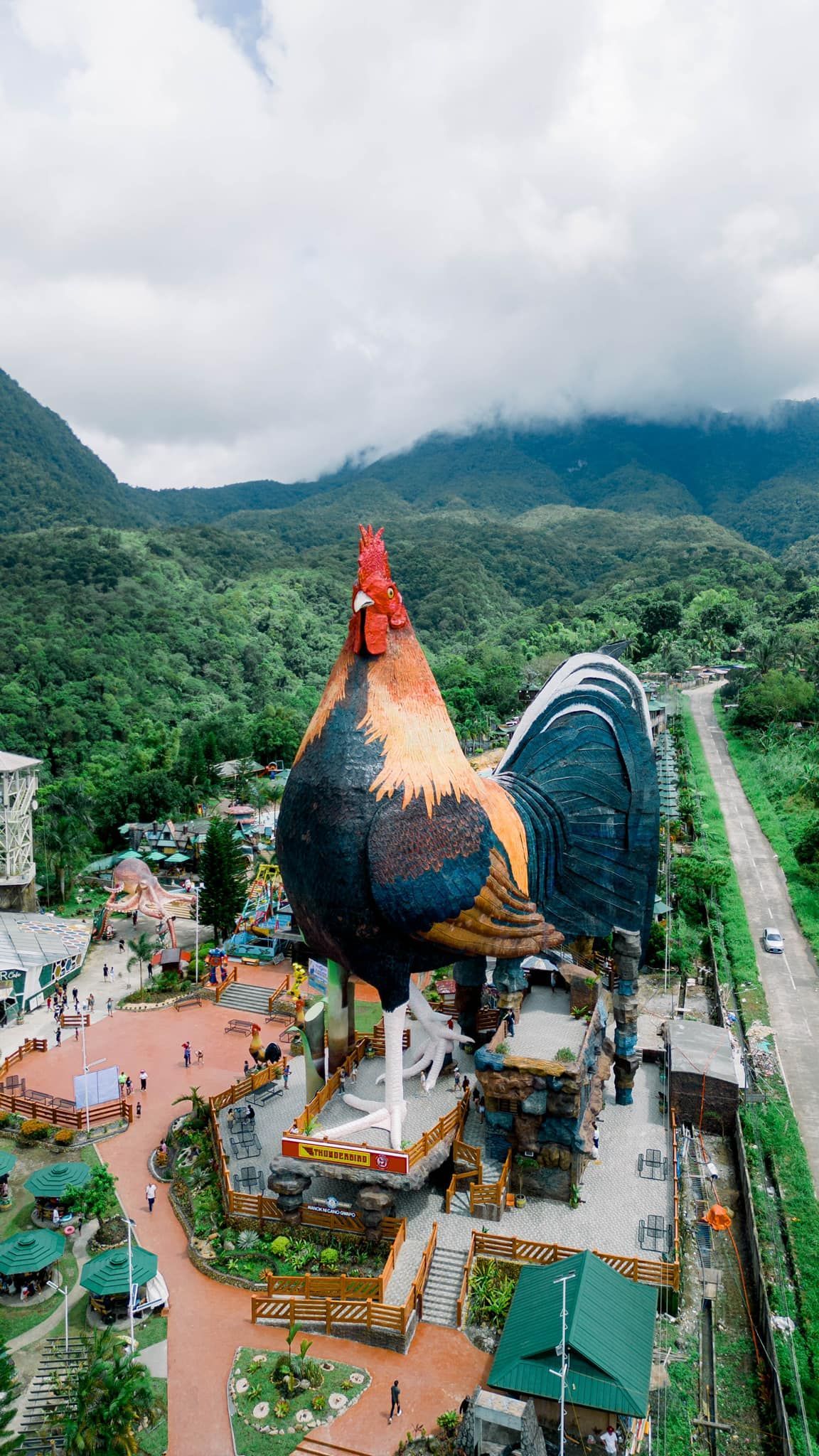 Largest building in the shape of a chicken, world record in Philippines Largest building in the shape of a chicken, world record in Philippines