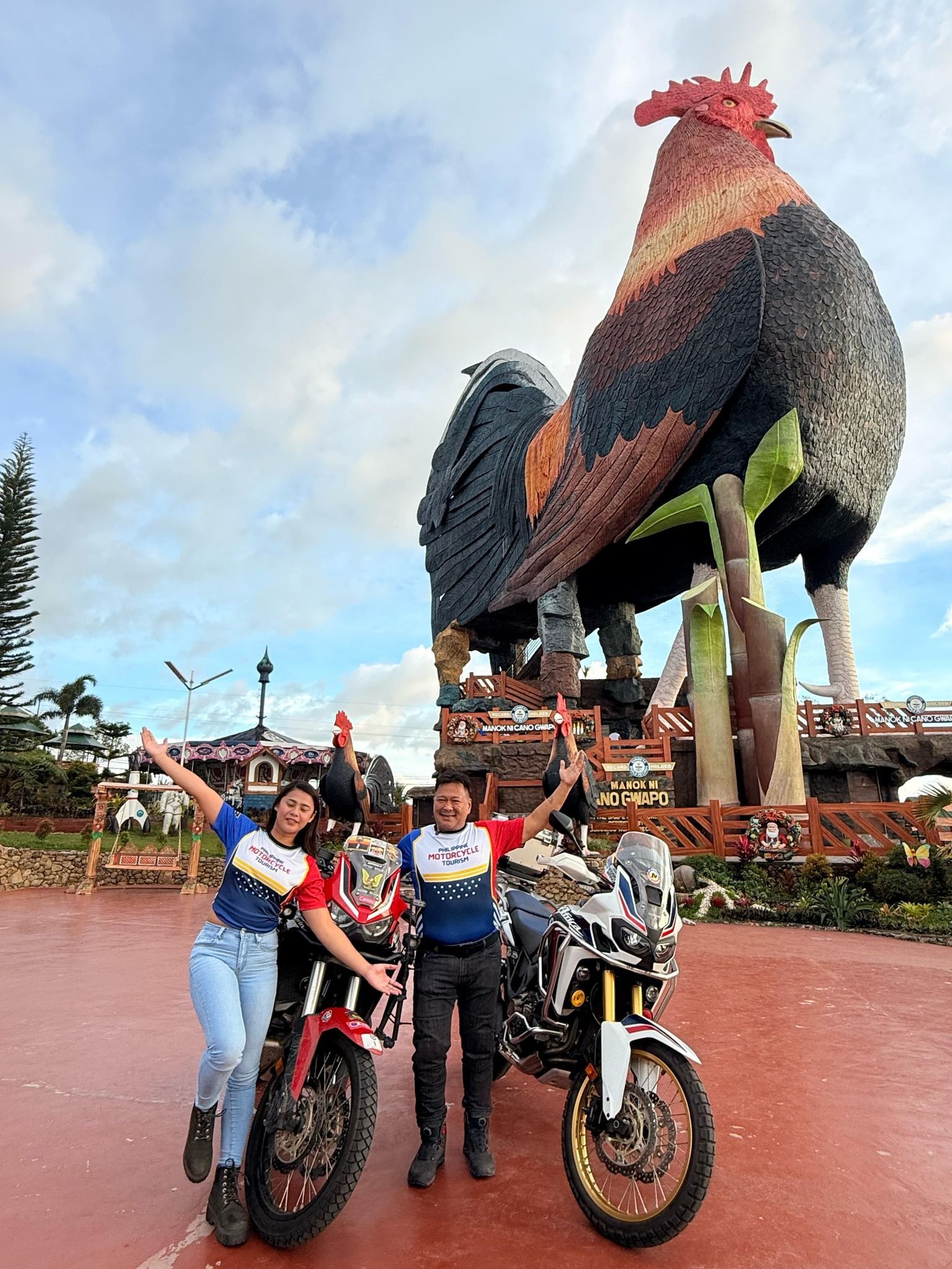 Largest building in the shape of a chicken, world record in Philippines Largest building in the shape of a chicken, world record in Philippines