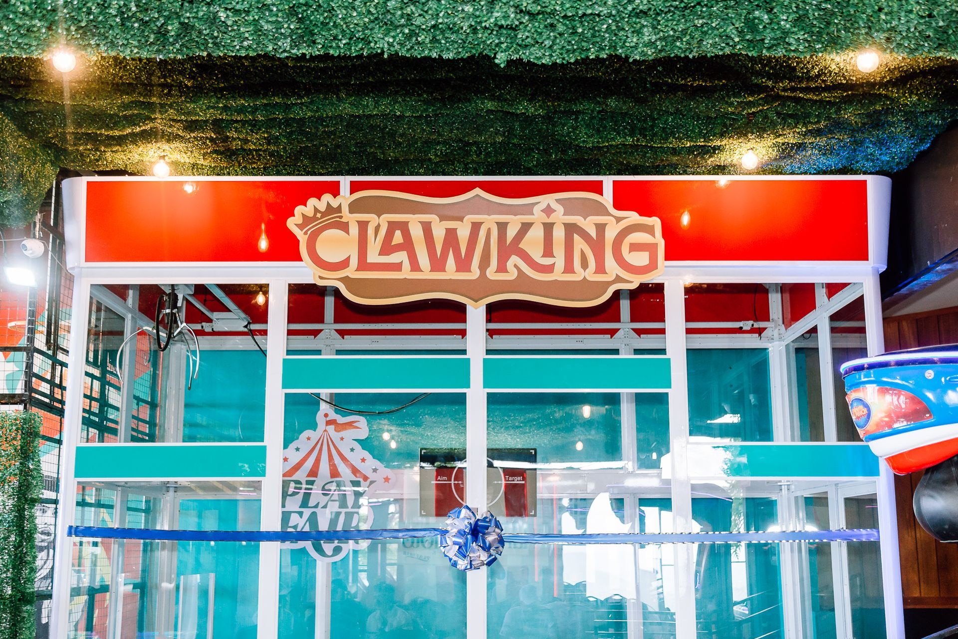 World's Largest Claw Machine, world record in Cebu, Philippines World's Largest Claw Machine, world record in Cebu, Philippines