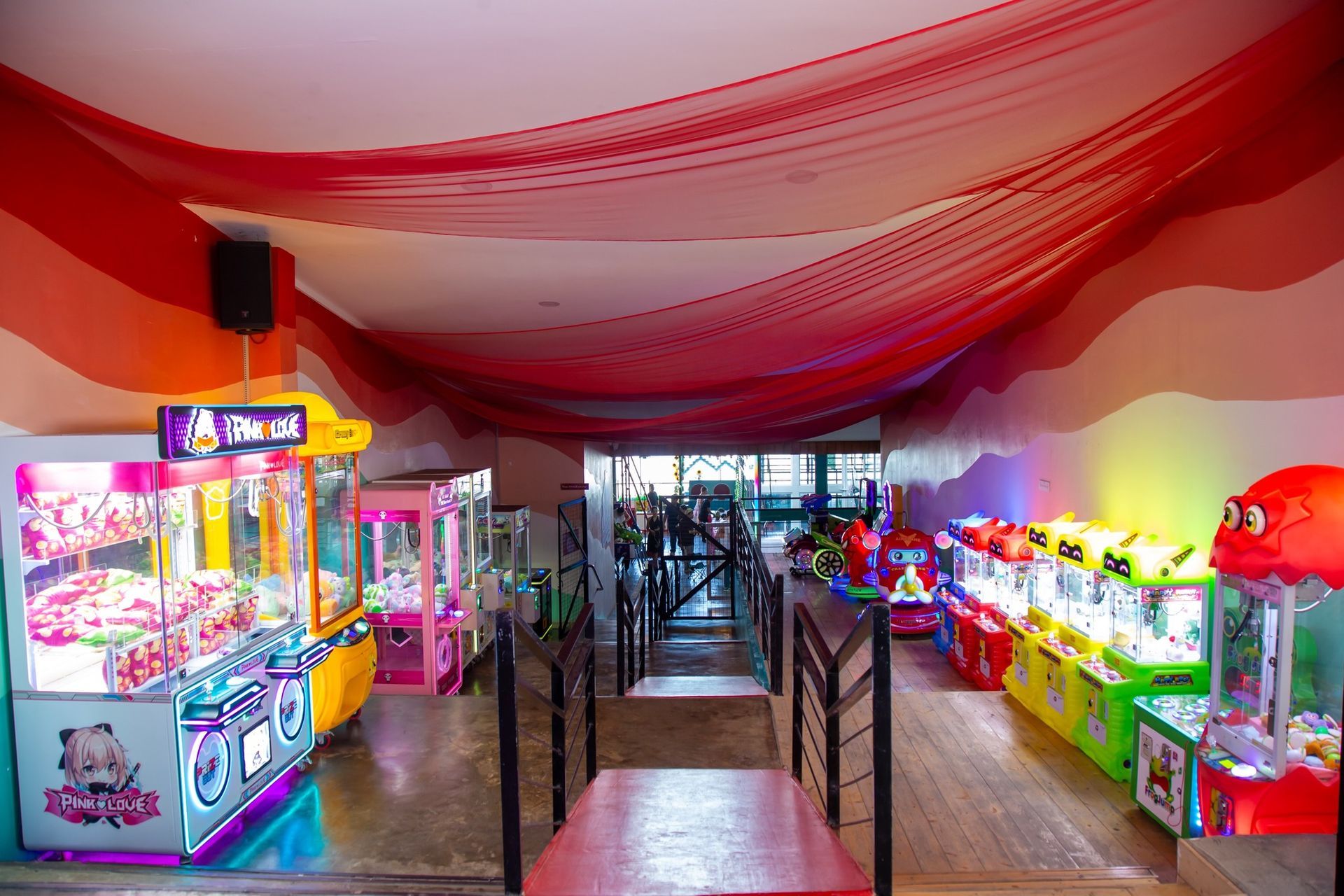 World's Largest Claw Machine, world record in Cebu, Philippines World's Largest Claw Machine, world record in Cebu, Philippines