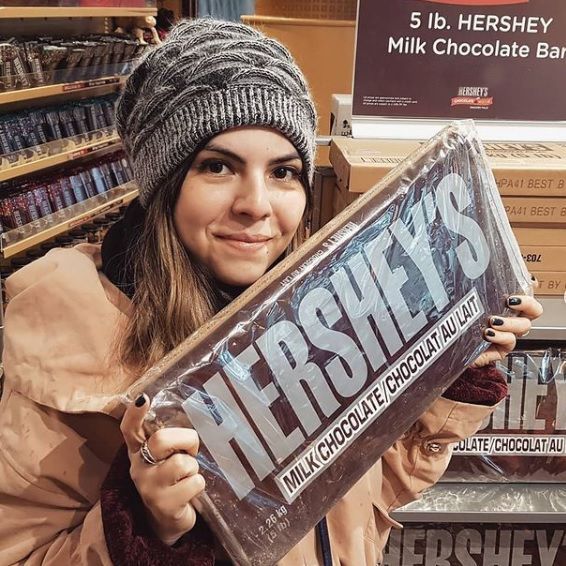  World's Largest Hershey's Bar: Hershey's 5lb Candy Bar sets world record 
