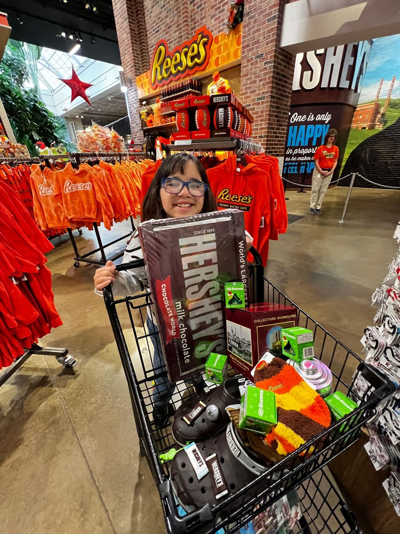  World's Largest Hershey's Bar: Hershey's 5lb Candy Bar sets world record 
