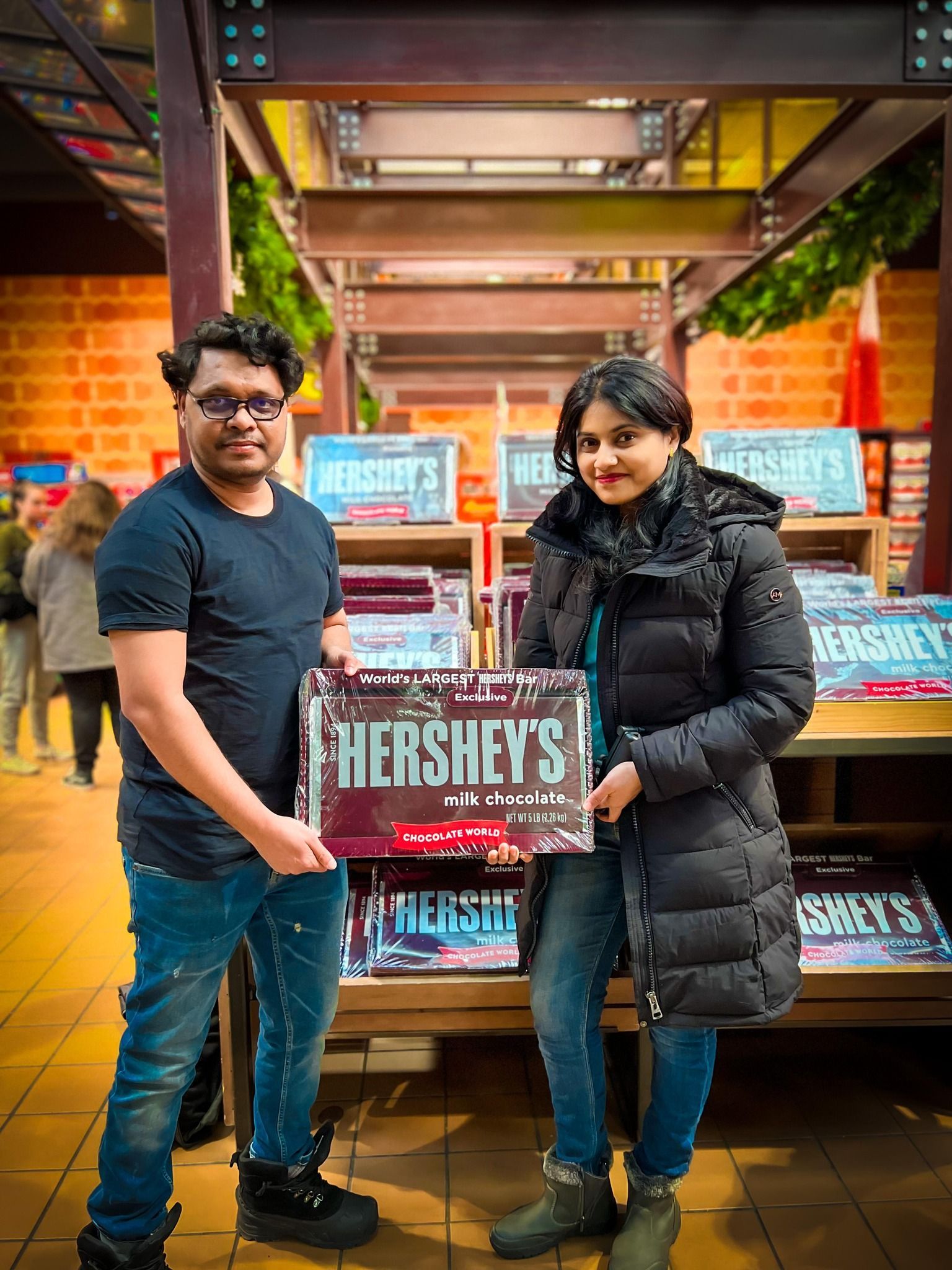  World's Largest Hershey's Bar: Hershey's 5lb Candy Bar sets world record 
