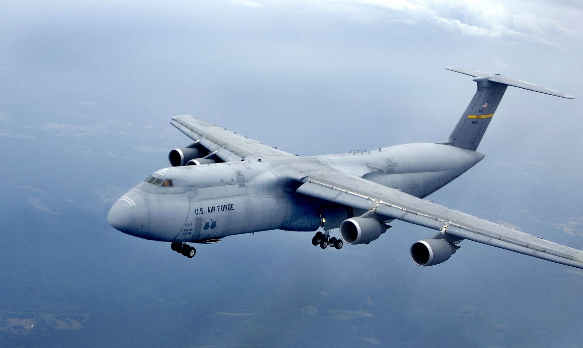 World's largest military transport aircraft, world record set by The Lockheed C-5M Super Galaxy
