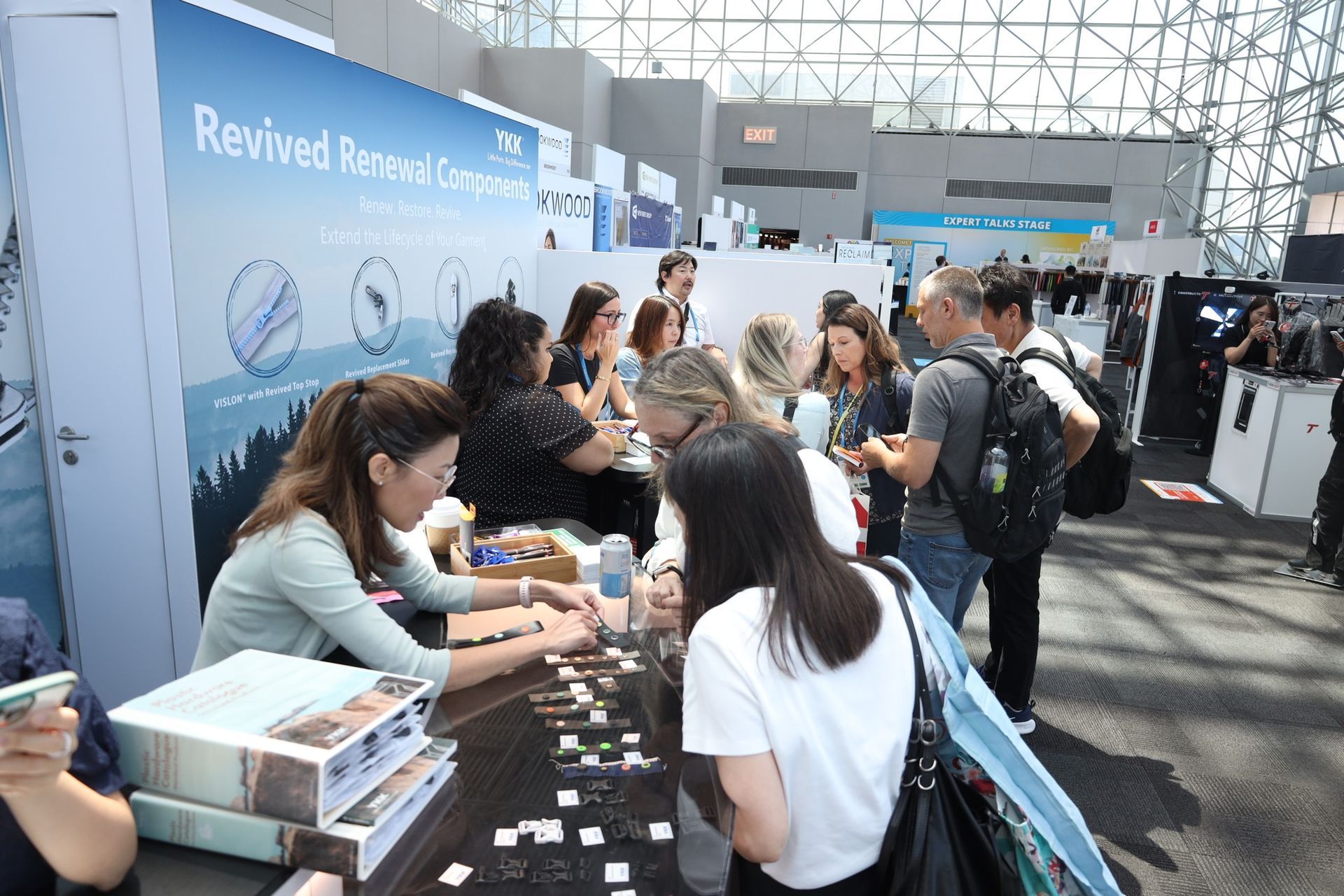 World's Largest Zipper Manufacturer, world record in Tokyo, Japan World's Largest Zipper Manufacturer, world record in Tokyo, Japan