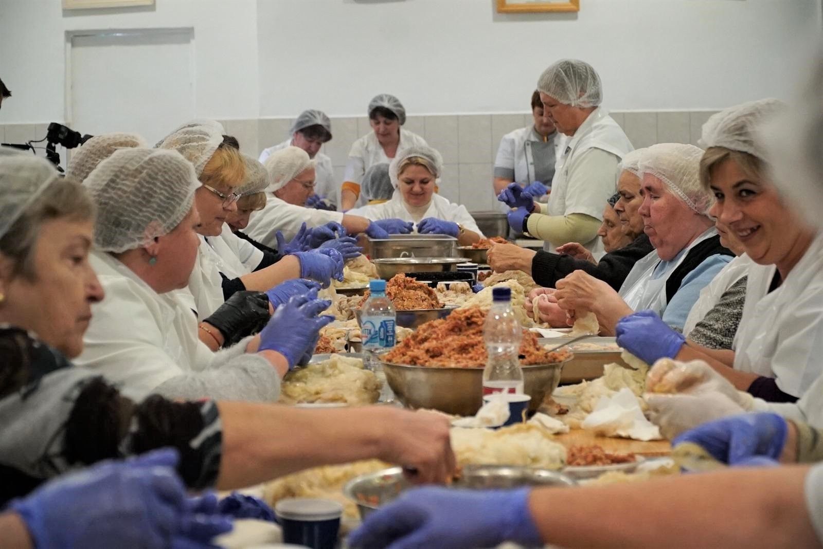 Largest serving of cabbage rolls, world record in Iași, Romania Largest serving of cabbage rolls, world record in Iași, Romania