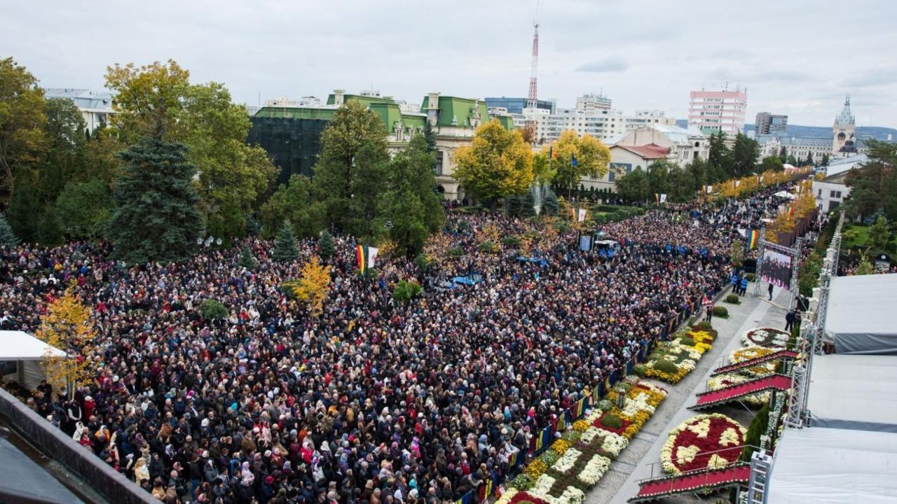 Largest serving of cabbage rolls, world record in Iași, Romania Largest serving of cabbage rolls, world record in Iași, Romania