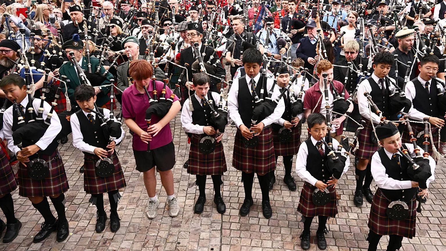 World's Largest Bagpipe Ensemble, world record in Melbourne, Australia

