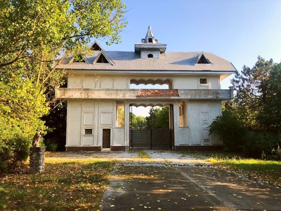 World's First Dallas TV Series Theme Park, Hermes Slobozia sets world record 
