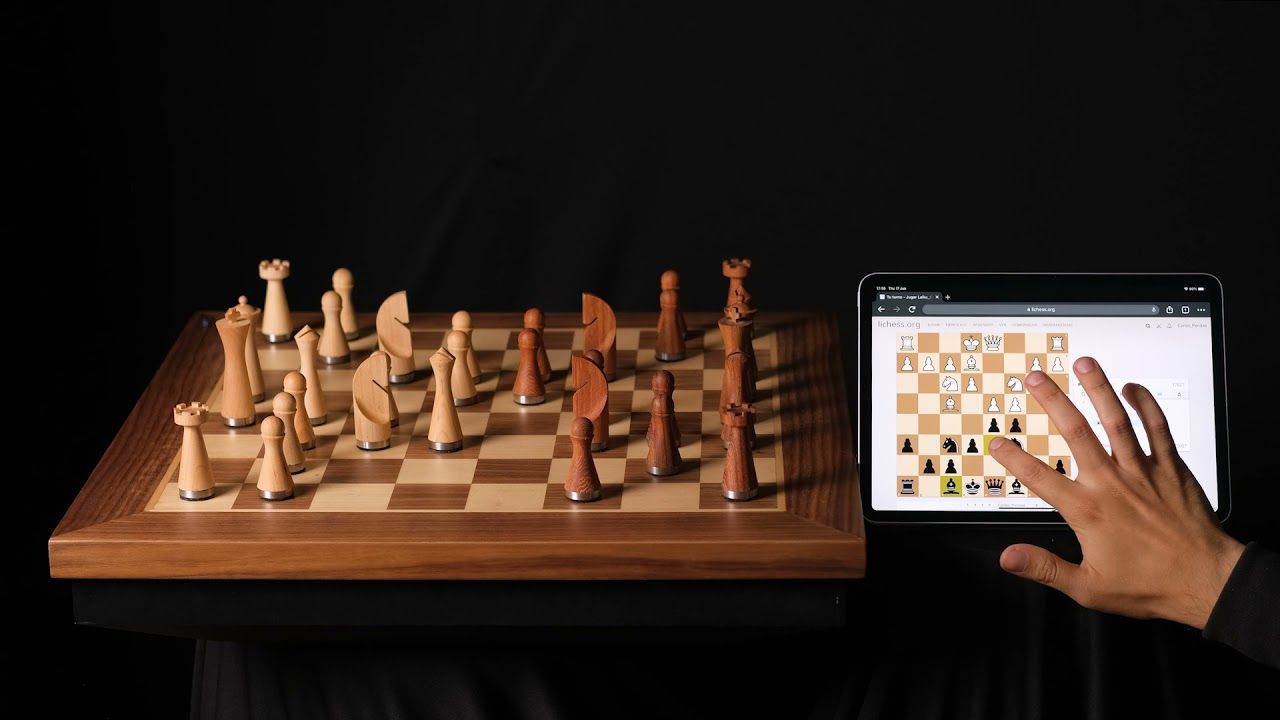 World’s First Robotic Chessboard, Phantom Chessboard sets world record World’s First Robotic Chessboard, Phantom Chessboard sets world record