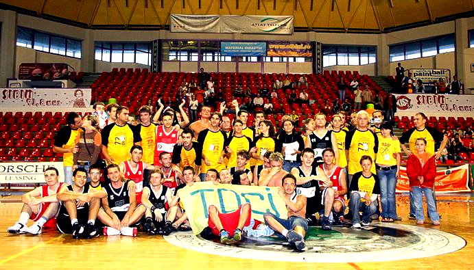  Longest basketball game-world record set by Sibiu players
