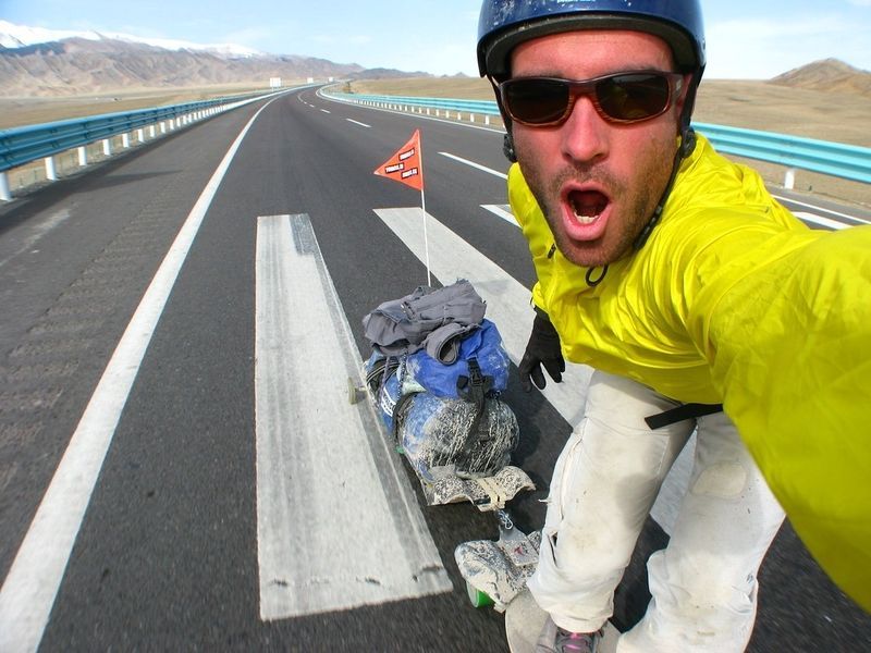  Longest Journey by Skateboard-world record set by Rob Thomson
 