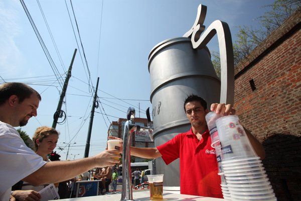 Biggest pint of beer-world record set in Timisoara