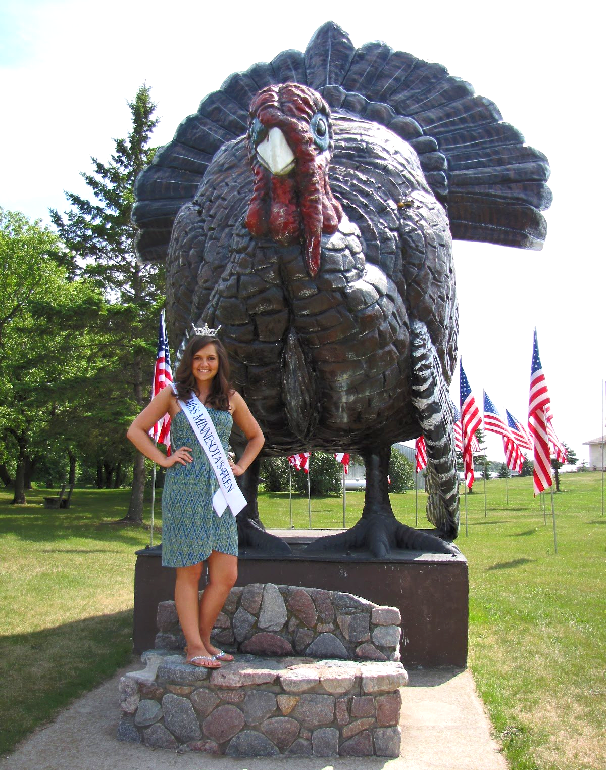 Largest monument to the Turkey: Frazee's 'Big Tom' sets world record