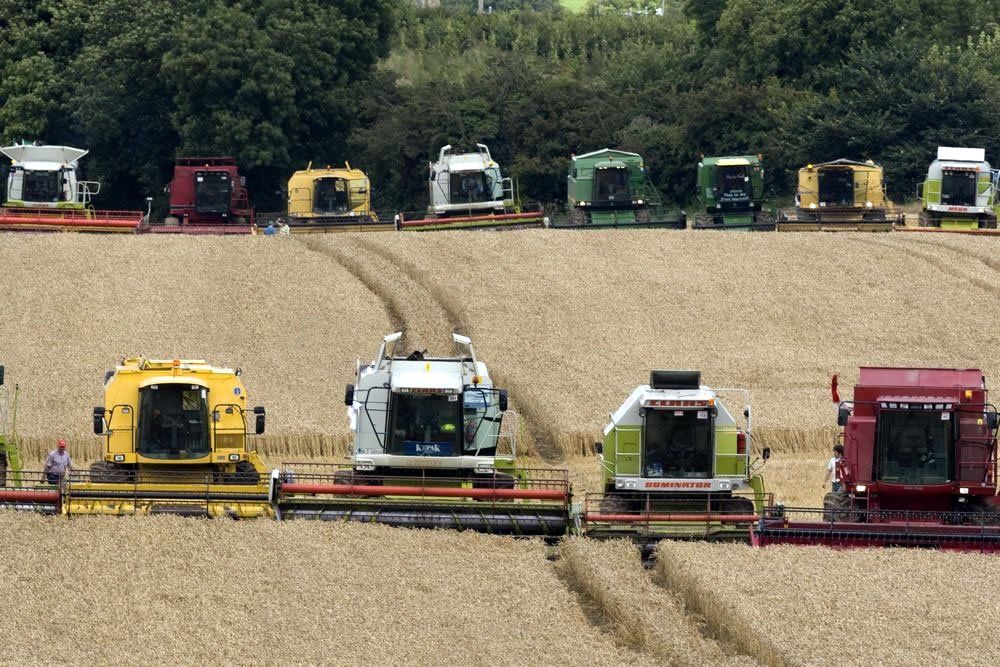 Most combine harvesters working simultaneously- Combines 4 Charity sets world record   
