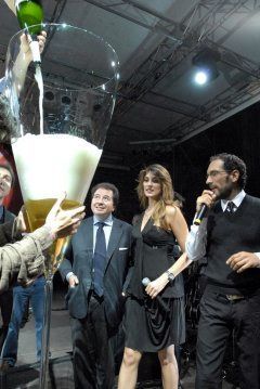  Largest champagne glass-Vini nel Mondo sets world record