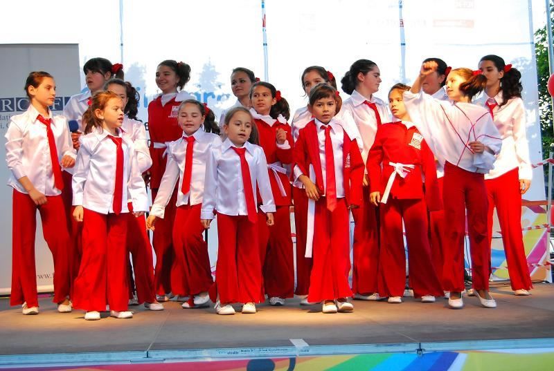  Longest concert by children artists-world record set by Stars' Club