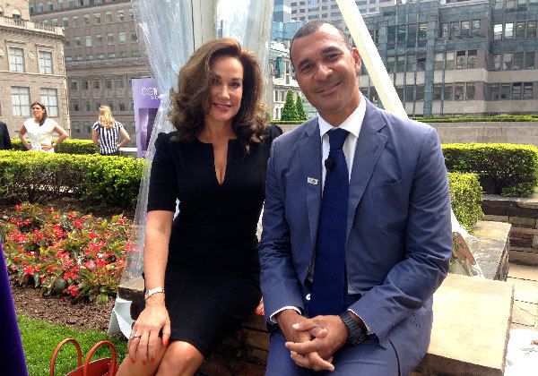 corrinne and ruud on a bench