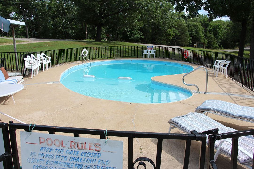 A pool with a sign that says pool rules