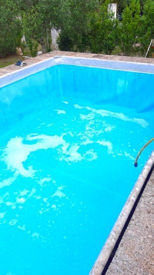 Piscina con acqua pulita