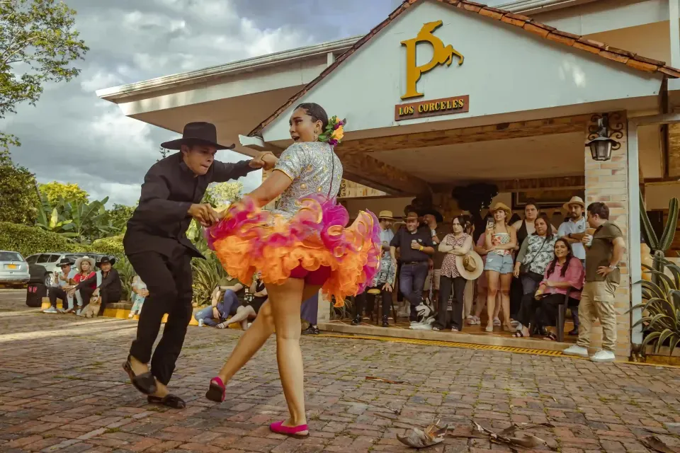 Show folclórico llanero en Hotel Campestre La Potra, experiencia cultural única en Villavicencio.