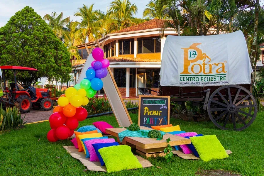 Planes románticos en Hotel Campestre La Potra en Villavicencio, perfectos para aniversarios, propuestas o escapadas de fin de semana.