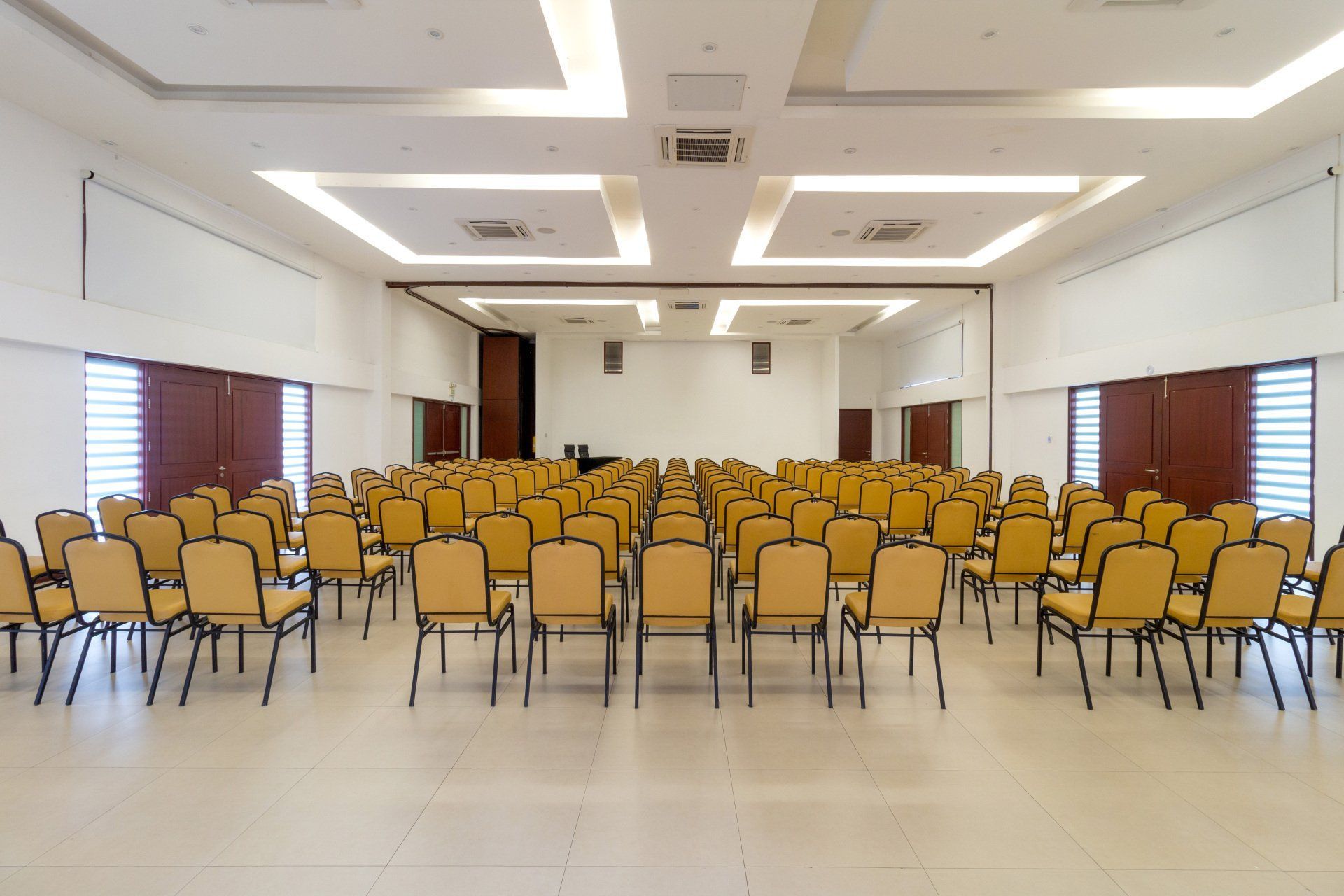 Salones de eventos en Villavicencio, espacio amplio para conferencias, reuniones y eventos corporativos.