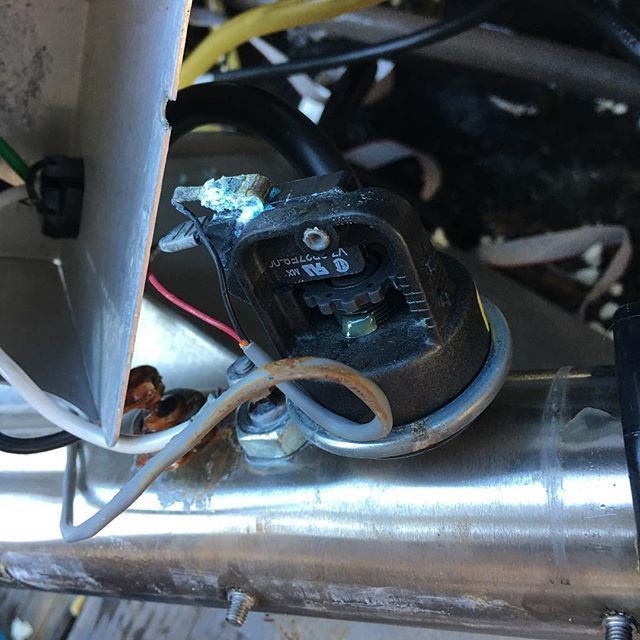 A close up of a electrical device that says ' auto ' on it