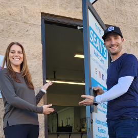 Two people welcoming to the shop | Sean's Auto Care