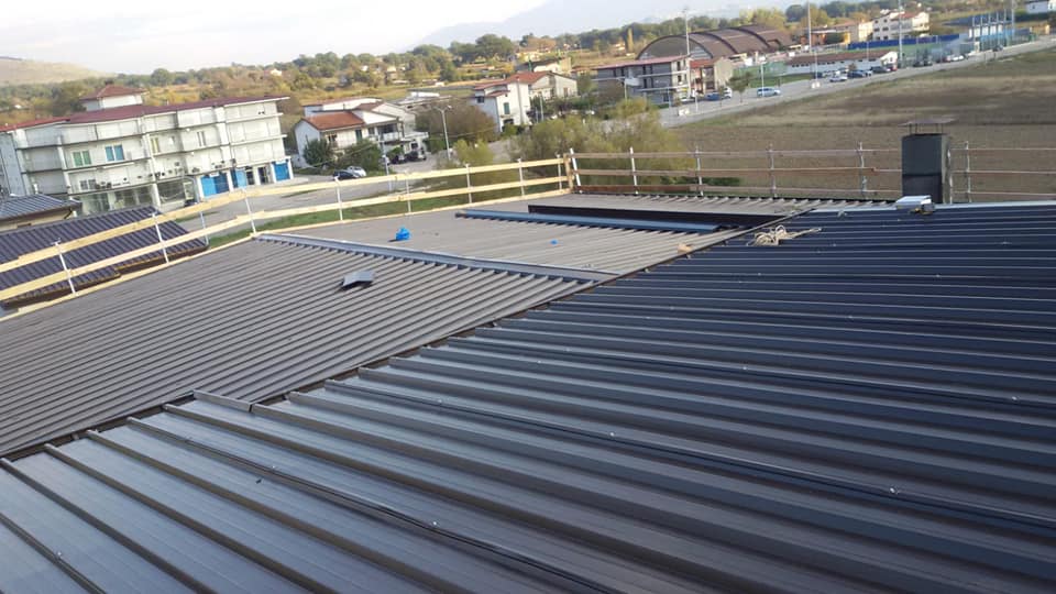 capannone rivestito in alluminio