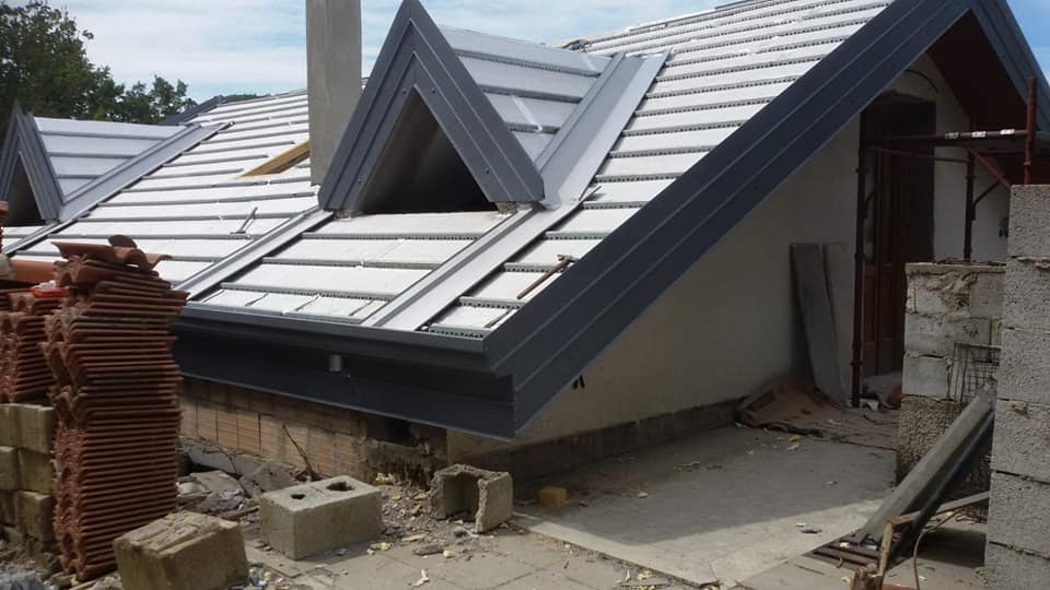 tetto rivestito in lamiera zincata