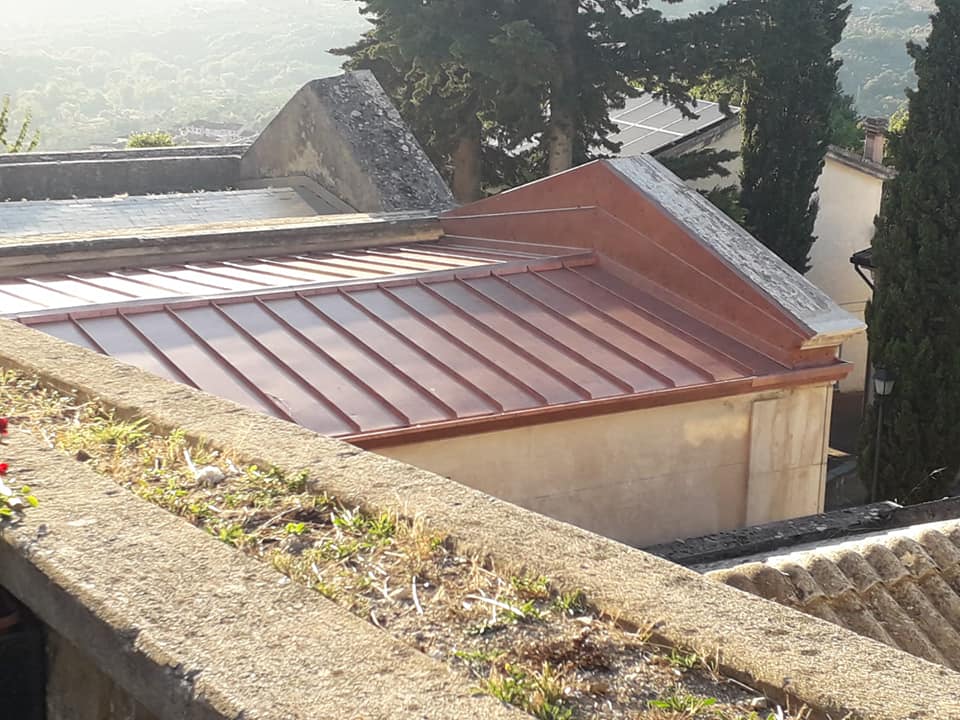 copertura in lamiera color rame
