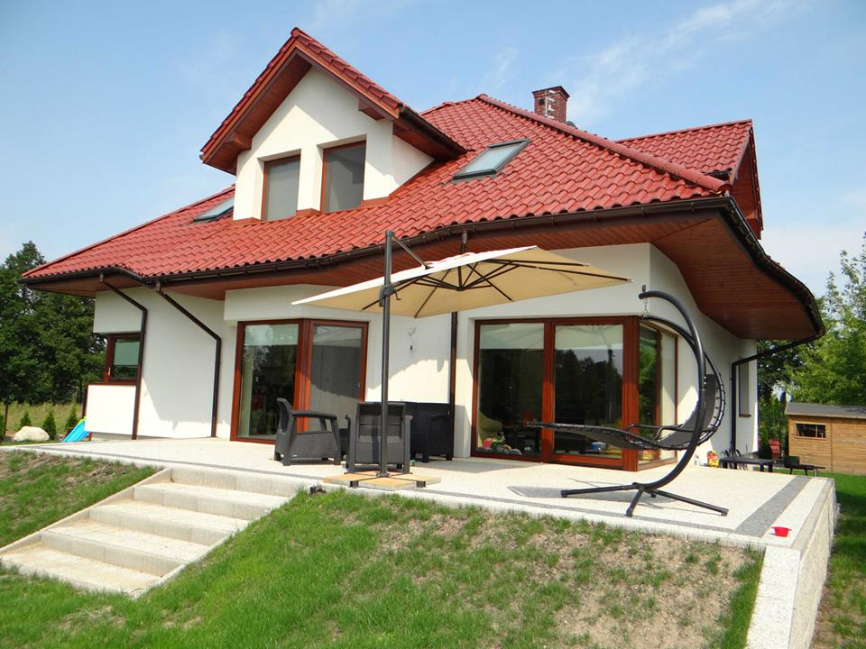 villa con infissi in legno