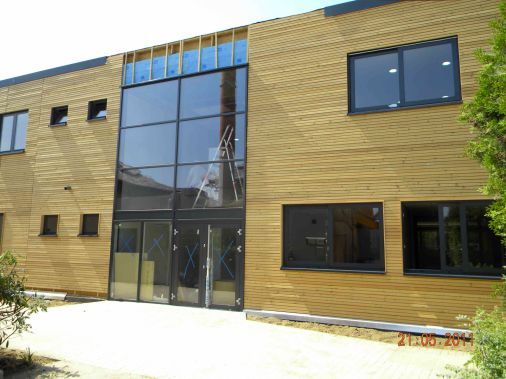 infissi e vetrate per sede commerciale