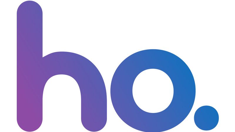 Un logo viola e blu per ho su uno sfondo bianco.