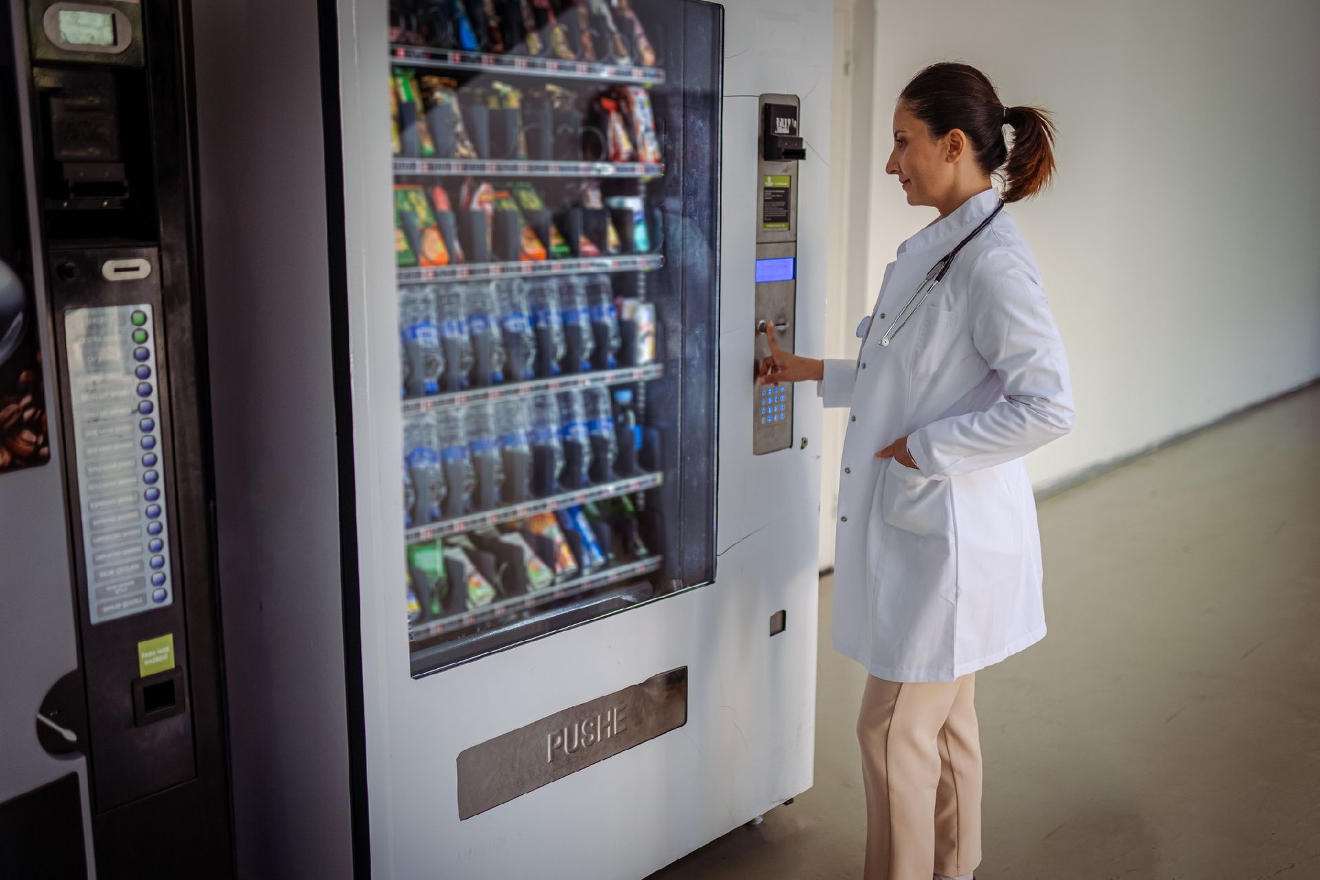 Distributori automatici snack caffè acqua Pavia