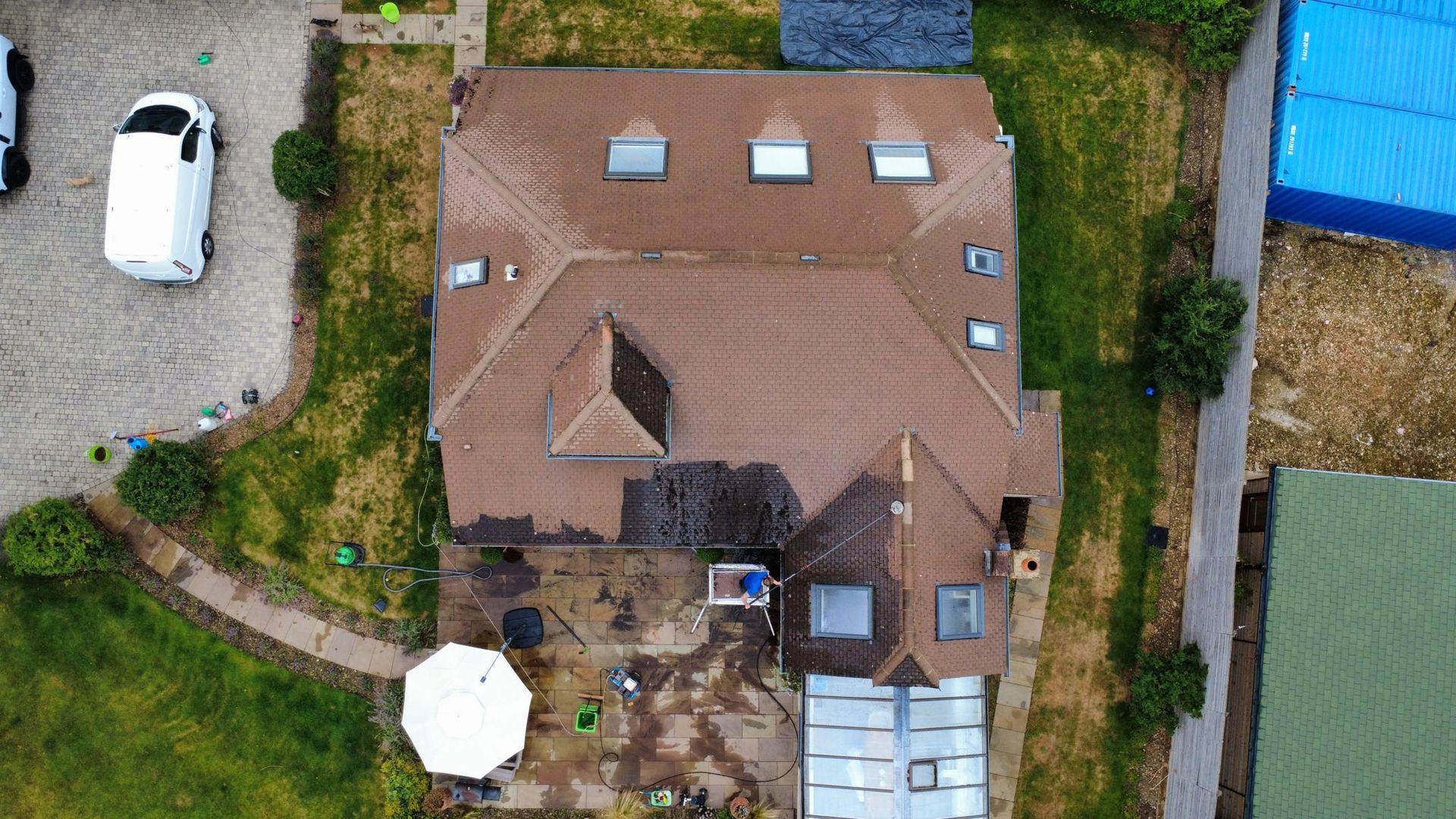 A modern house in the middle of a forest surrounded by trees.