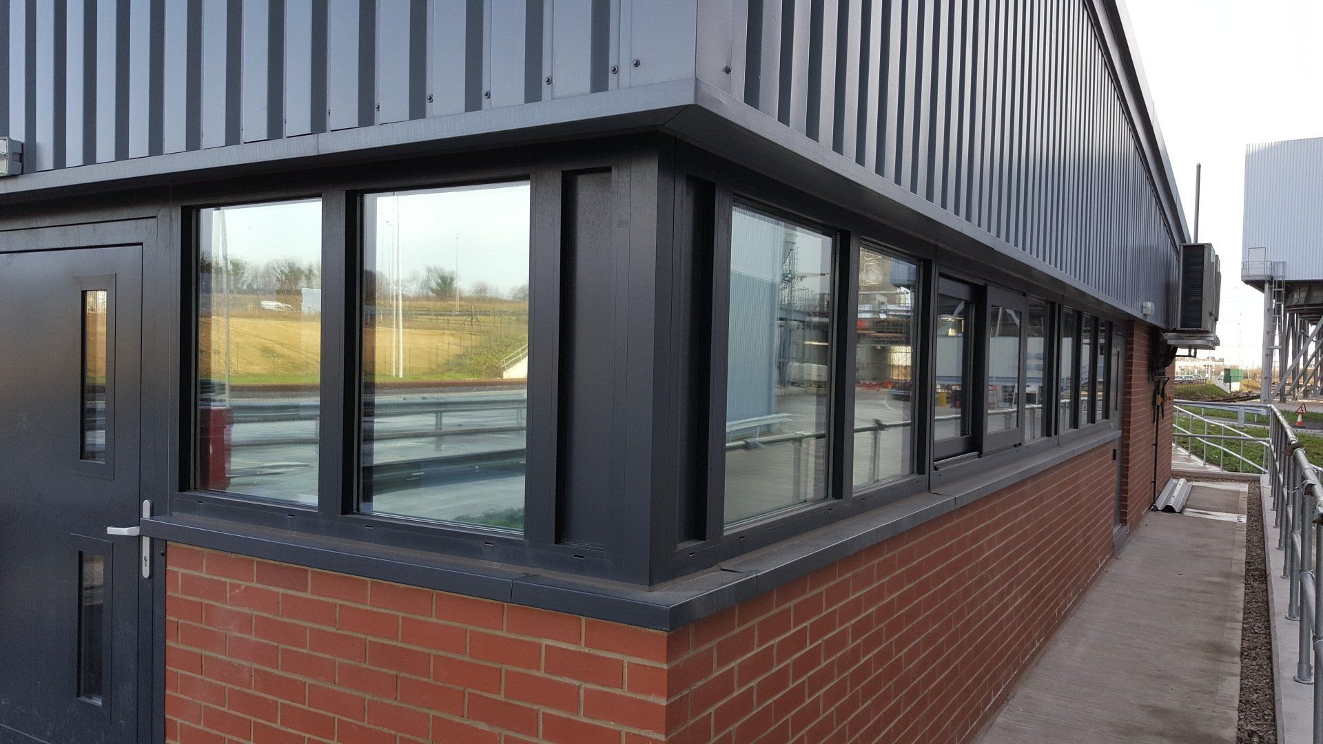 office windows tinted for privacy