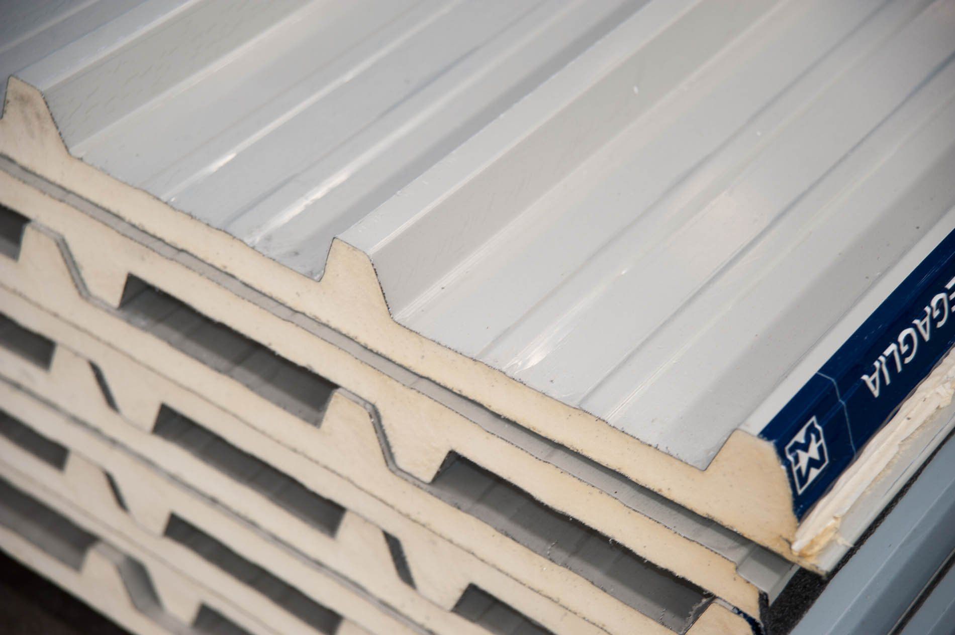 Policarbonato e pannelli coibentanti