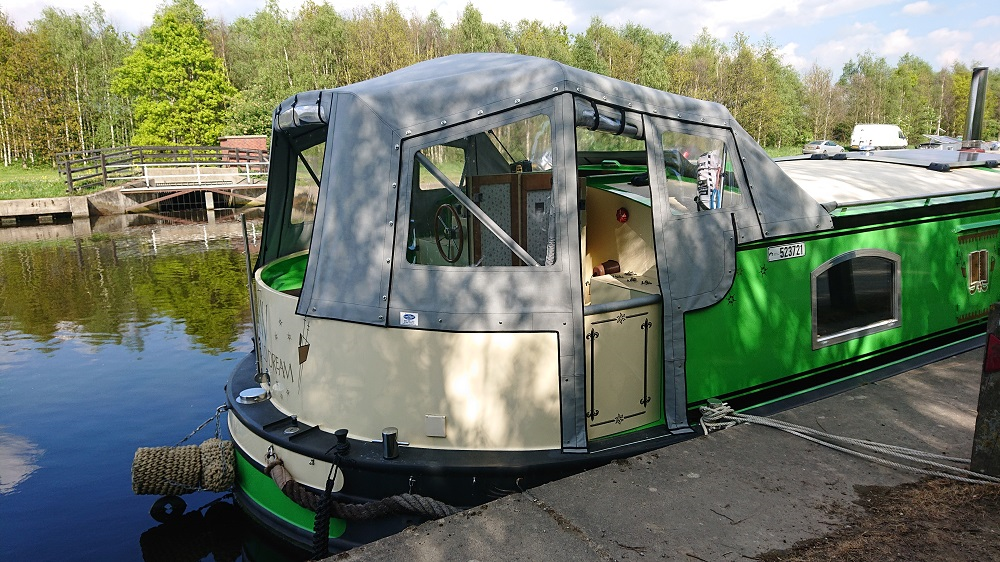 Semi traditional pram hoods Covert Boat Covers