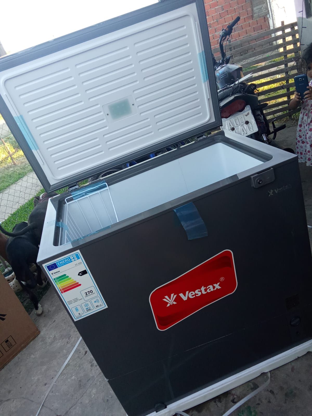 FREEZER CONGELADOR HORIZONTAL VESTAX (Inox) 110 Litros.