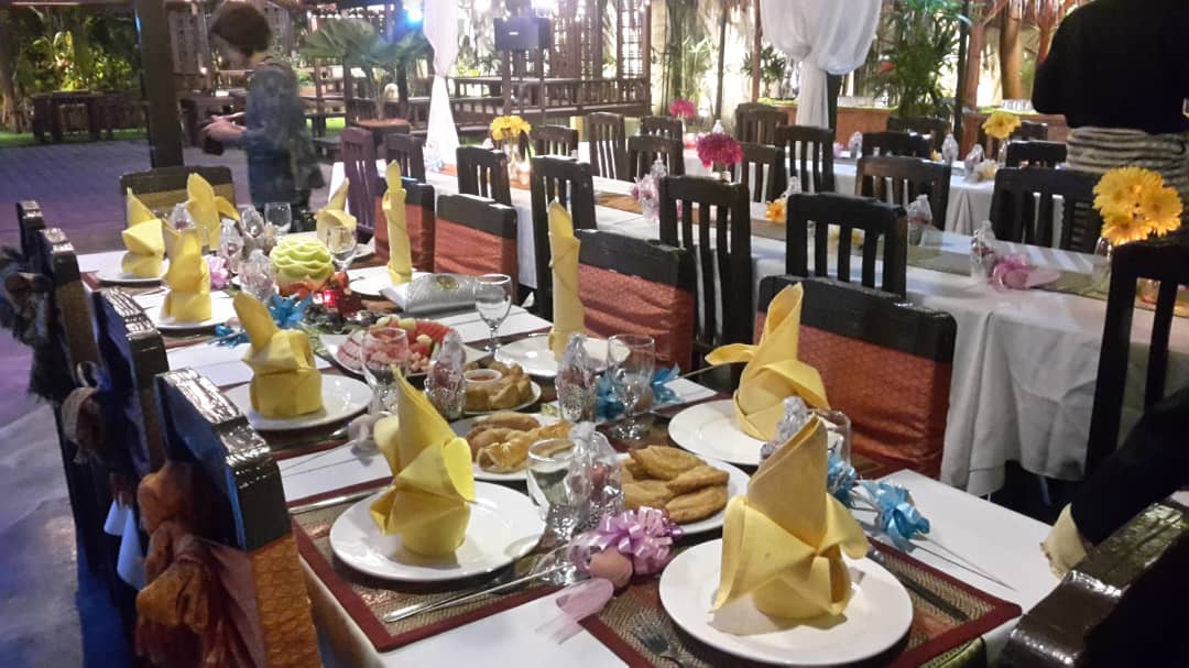 Special occassion dining, table set-up, event set-up