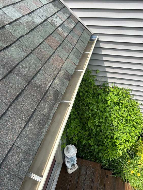 Roof with gray shingles
