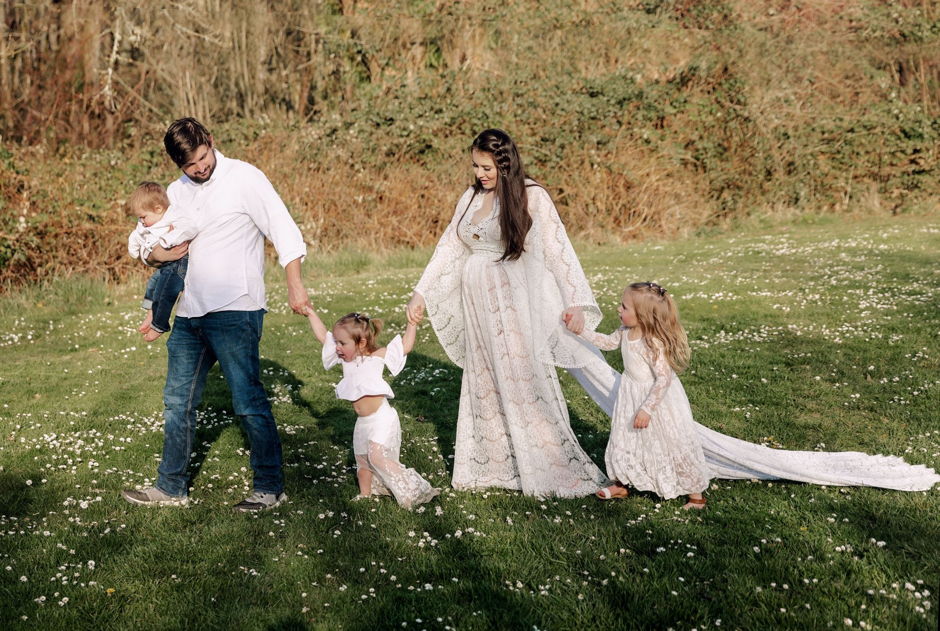 Maternity photos, Family maternity photos, Maternity photographer near me.