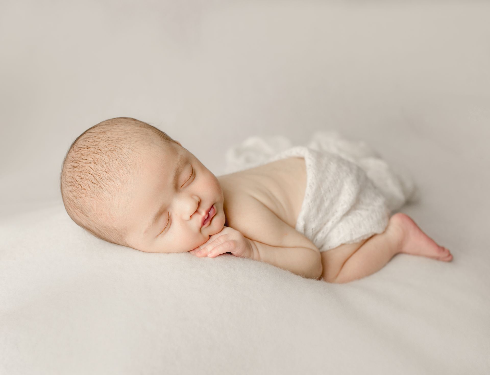 Newborn posed photos, Neutral baby photo ideas, Baby boy photography